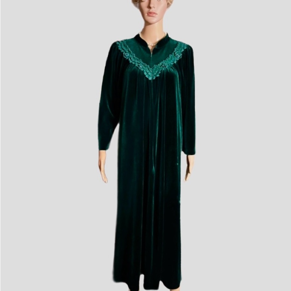 Komar ~ Vintage ~ Women’s Large ~ Velvet  ~ Green Robe W/ Floral Lace - Picture 2 of 16